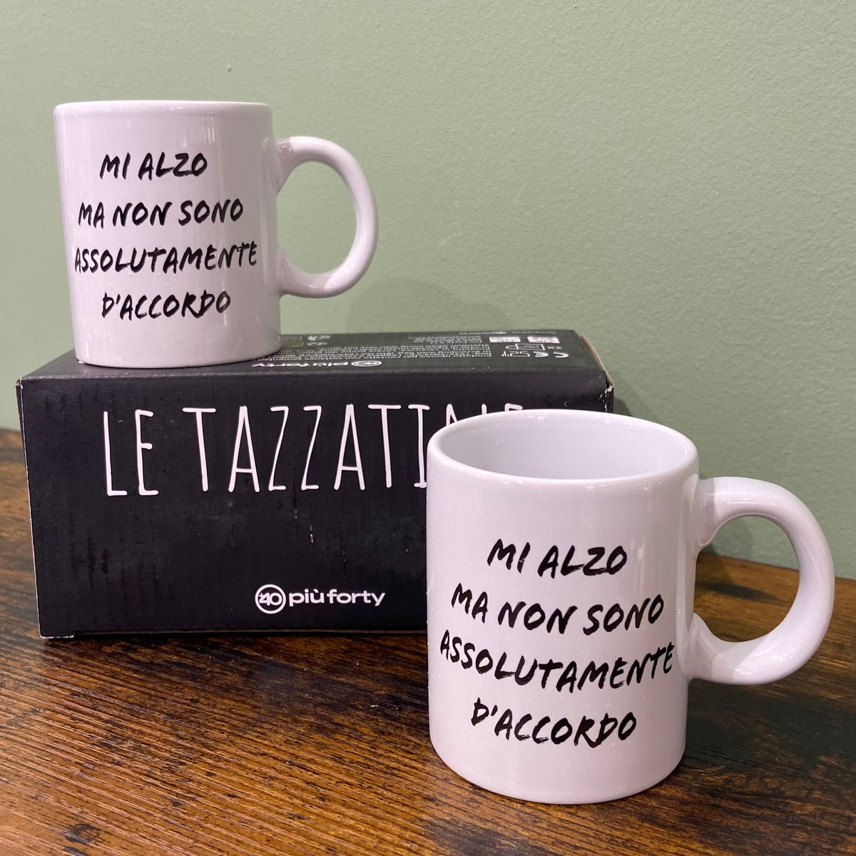 Set due tazzine - Mi alzo ma non sono assolutamente d’accordo